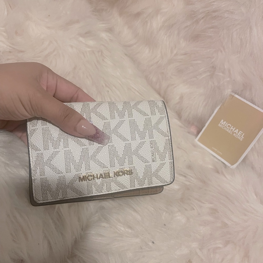 It was a Christmas gift and I don't really use it, it's like new